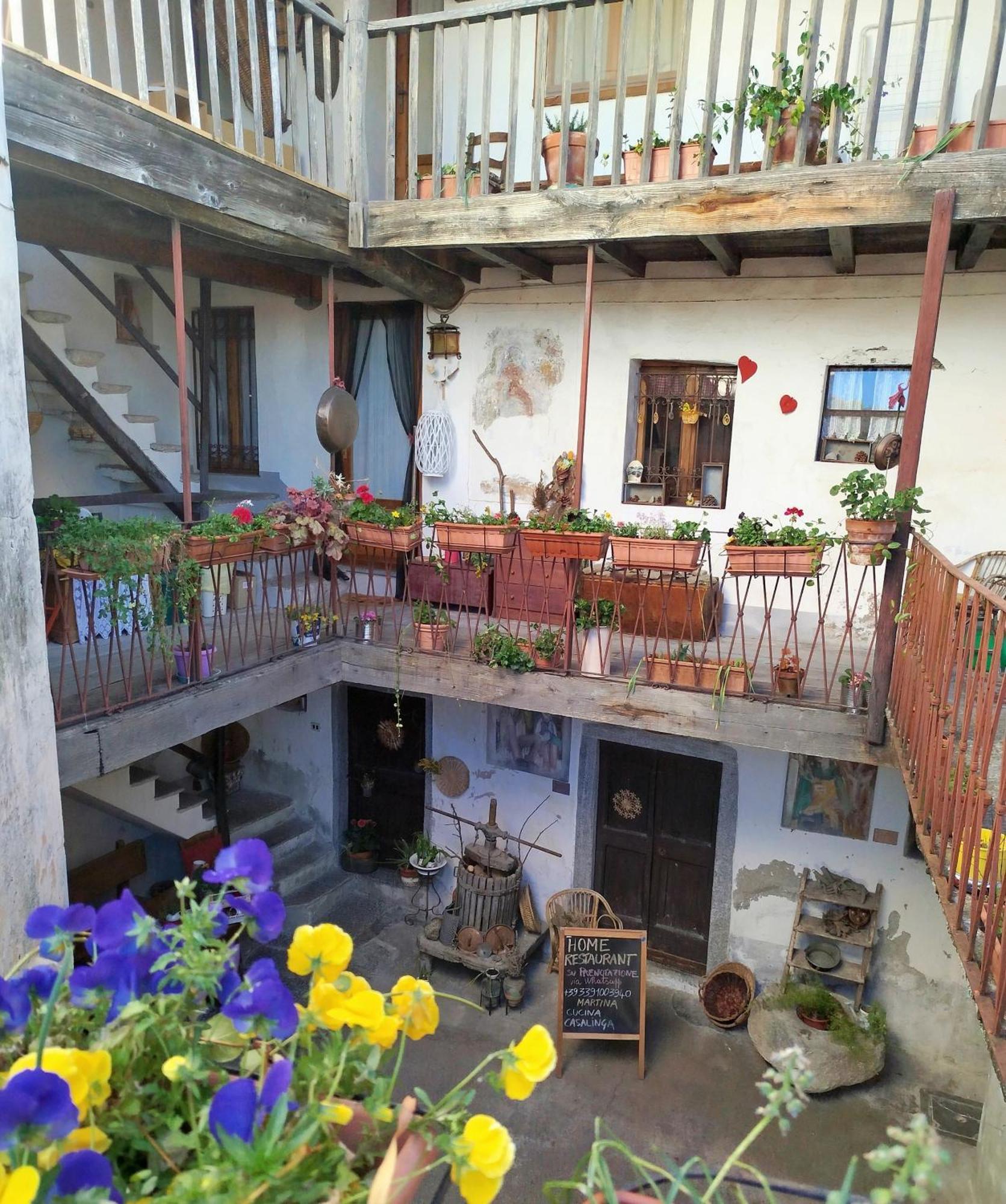 La Corte Del Poeta Arcumeggia Exterior foto